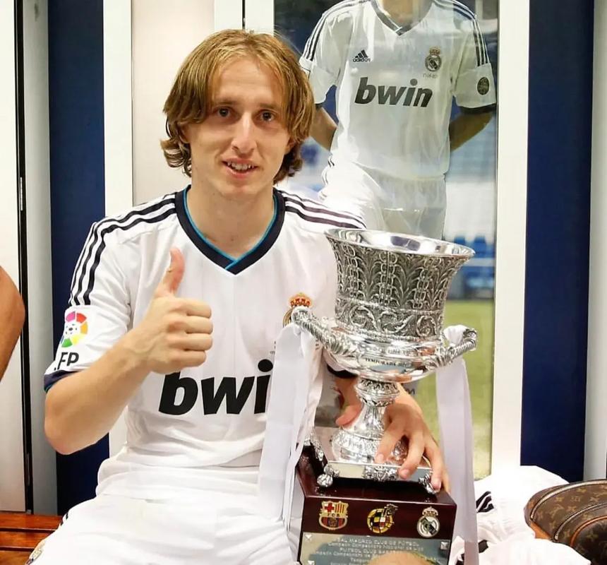 格里马尔多破门，勒沃库森队史第二次欧冠做客英格兰取得领先